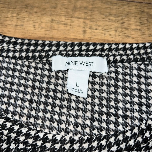 patterned top - Picture 2 of 3